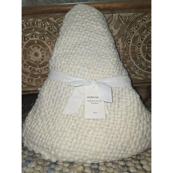 NwT Nordstrom Hand Woven Ivory & Gold Christmas Tree Skirt - Picture 1 of 7